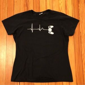 Women’s funny black gamer heartbeat t-shirt with game controller graphic…